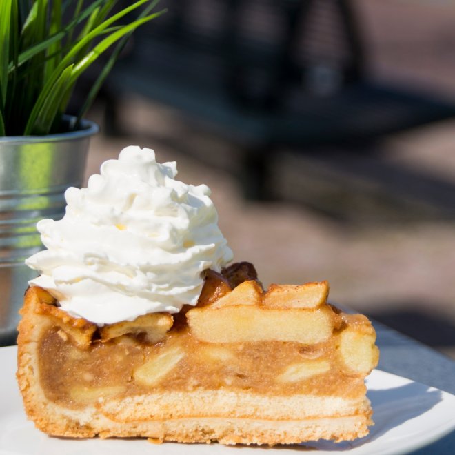 Appeltaart (Apple pie) - The Dutch hug in dessert form