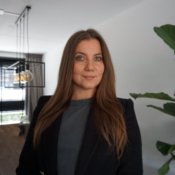 Foto Nathalie Trebojevic-Bakker | Oud-student en Makelaar Wonen Polderstad Makelaardij