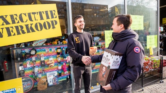 Trading products at the Sales Week finale